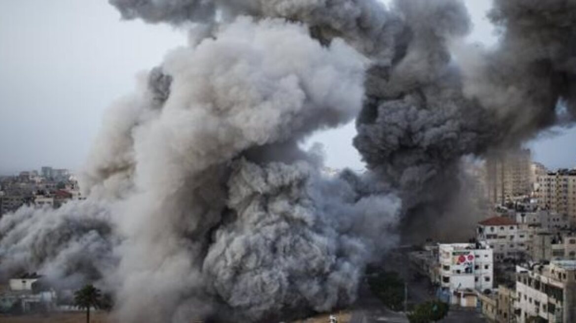 Δεκάδες ισραηλινές αεροπορικές επιδρομές στη Γάζα