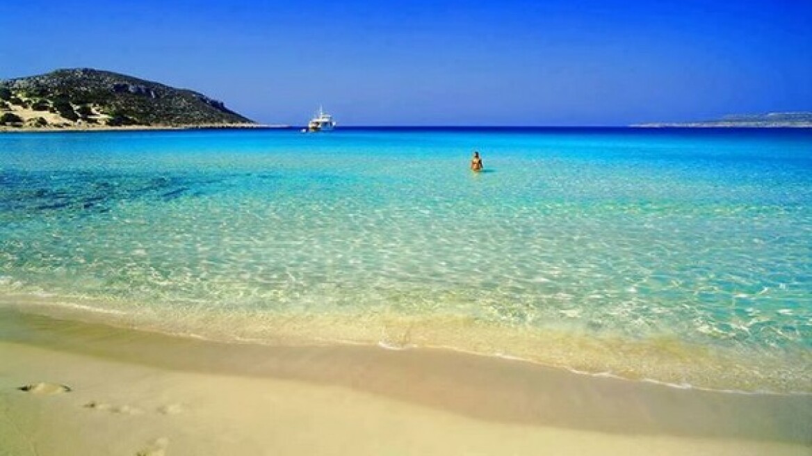 France Info: «Η Ελλάδα θέλει να ξεπουλήσει τα κοσμήματά της, τις παραλίες της»