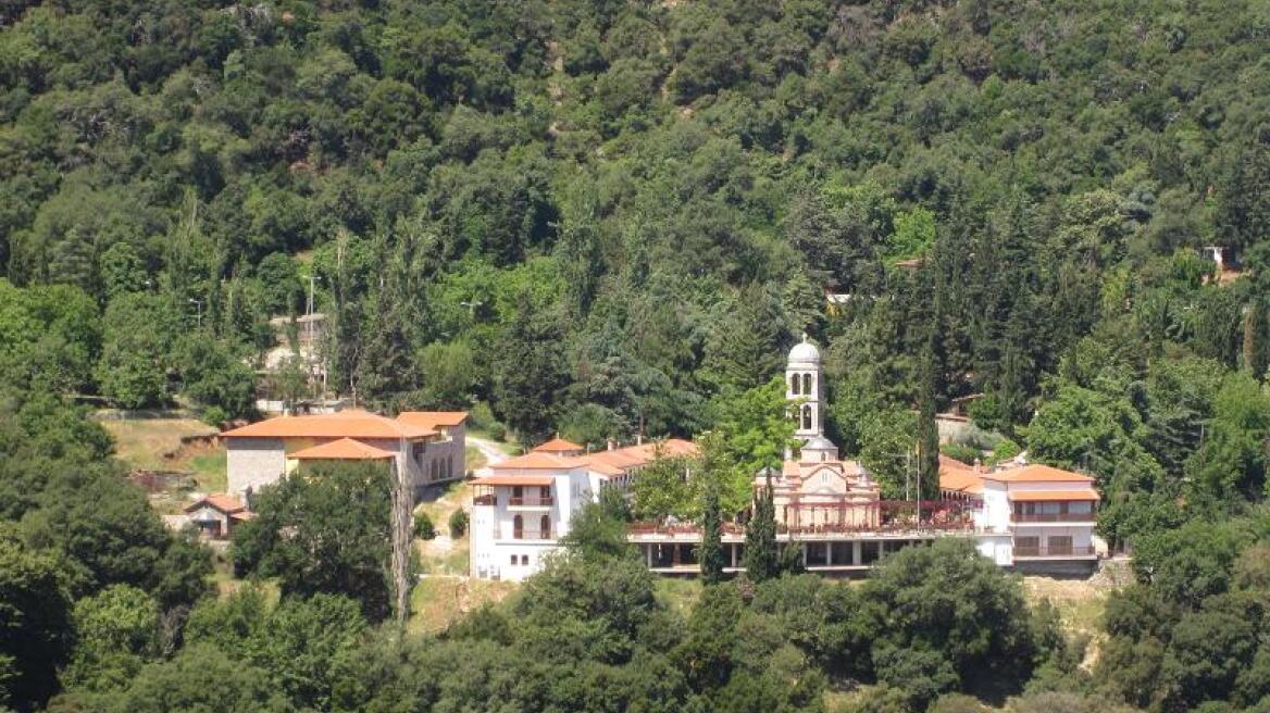 Φθιώτιδα: Υπό έλεγχο η φωτιά στην Ιερά Μονή Αγάθωνος