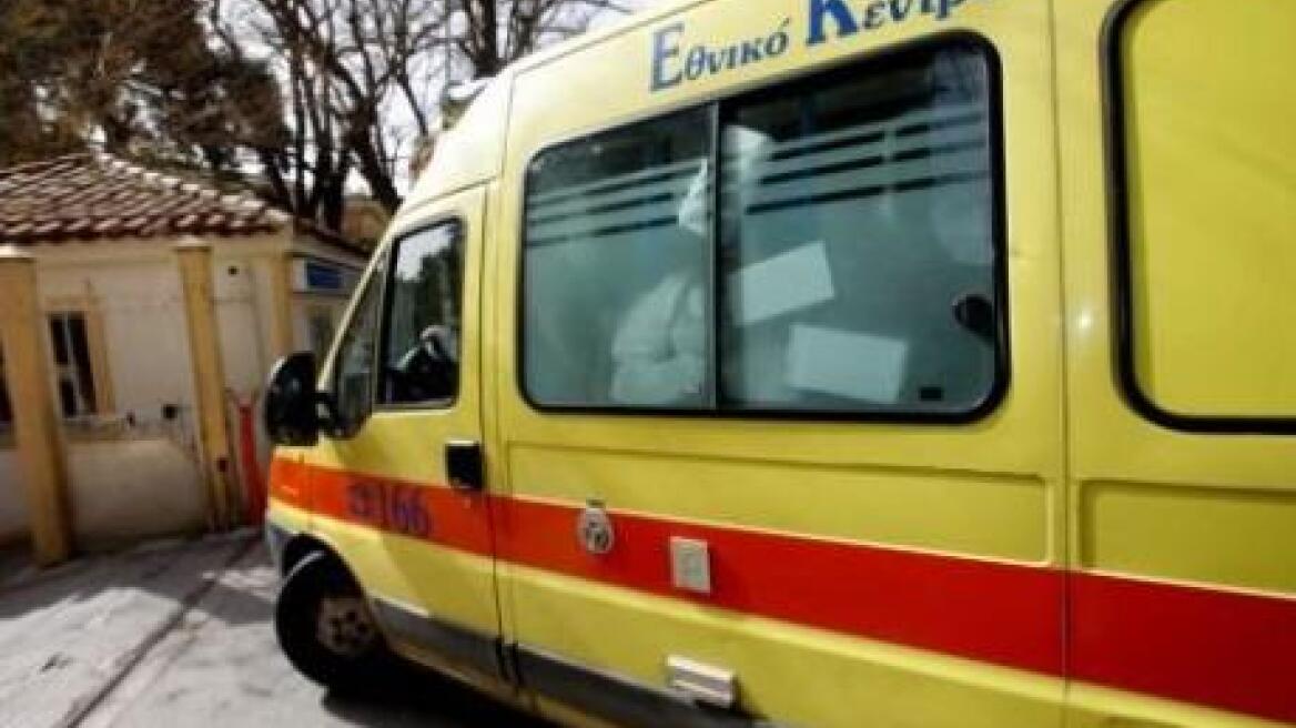 Xανιά: Αυτοκίνητο «καρφώθηκε» σε δέντρο - Στην εντατική 26χρονη οδηγός 