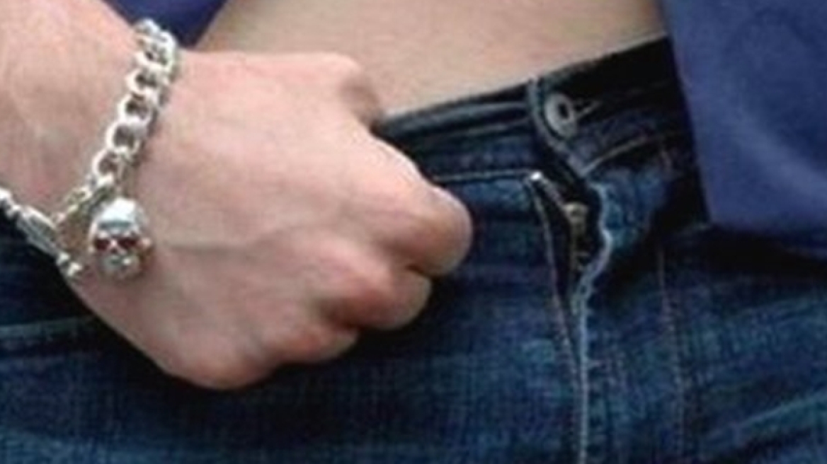 18χρονος έκανε «επίδειξη» σε κοριτσάκι 11 ετών!