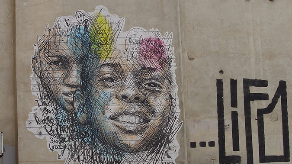 Στις γειτονιές της Αθήνας: Μπουζούκι, μοντέλα, γκράφιτι και «καυτά» σορτς