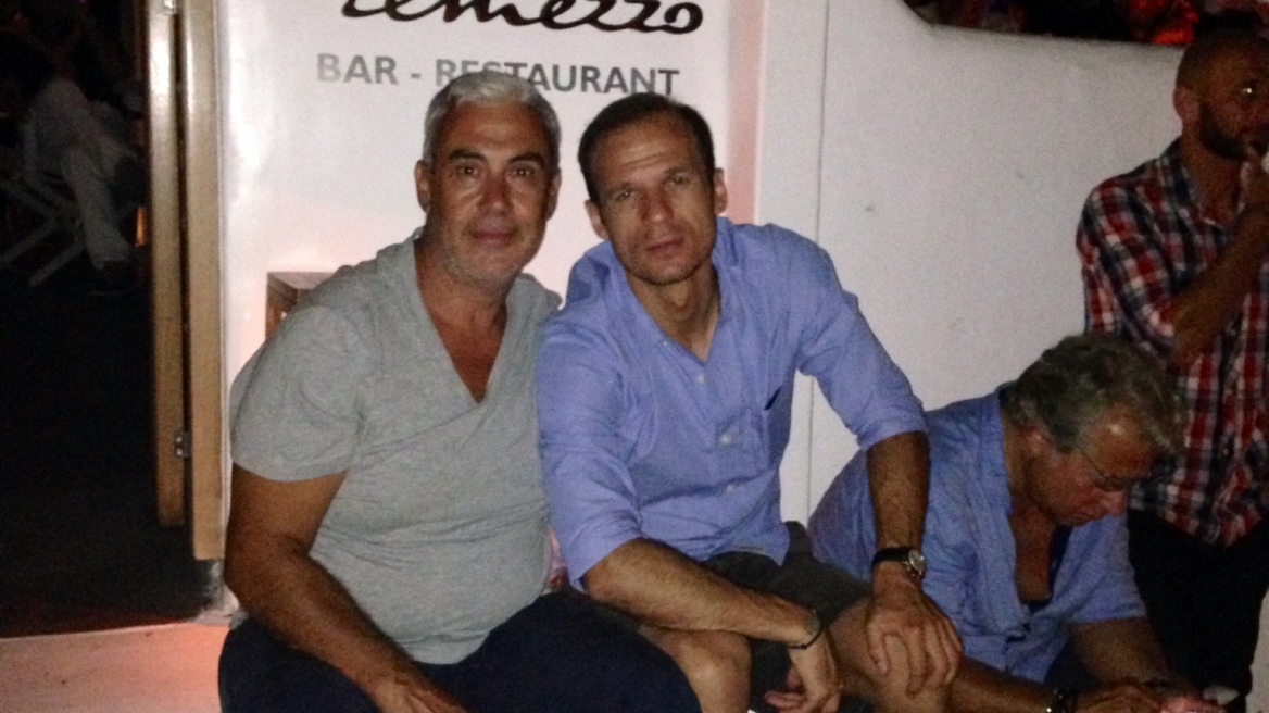 Πούρα και κοκτέιλς στη Μύκονο για Μπασινά και Παπαδόπουλο