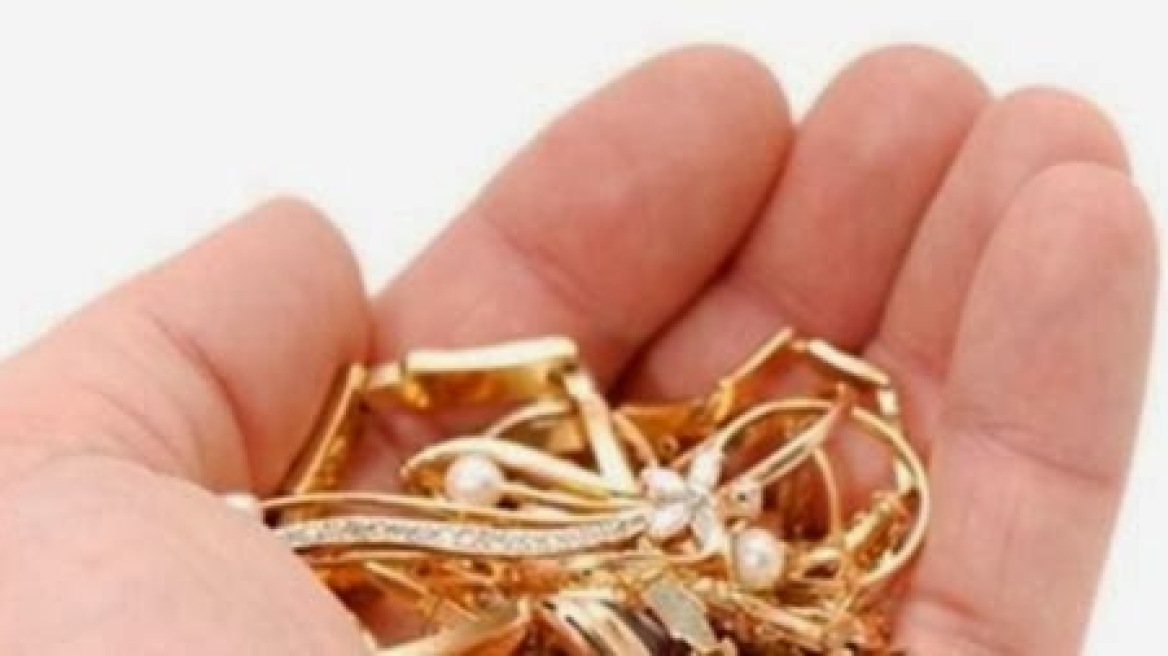 Κέρκυρα: Έκλεψαν χρυσαφικά και τα φόρεσαν!