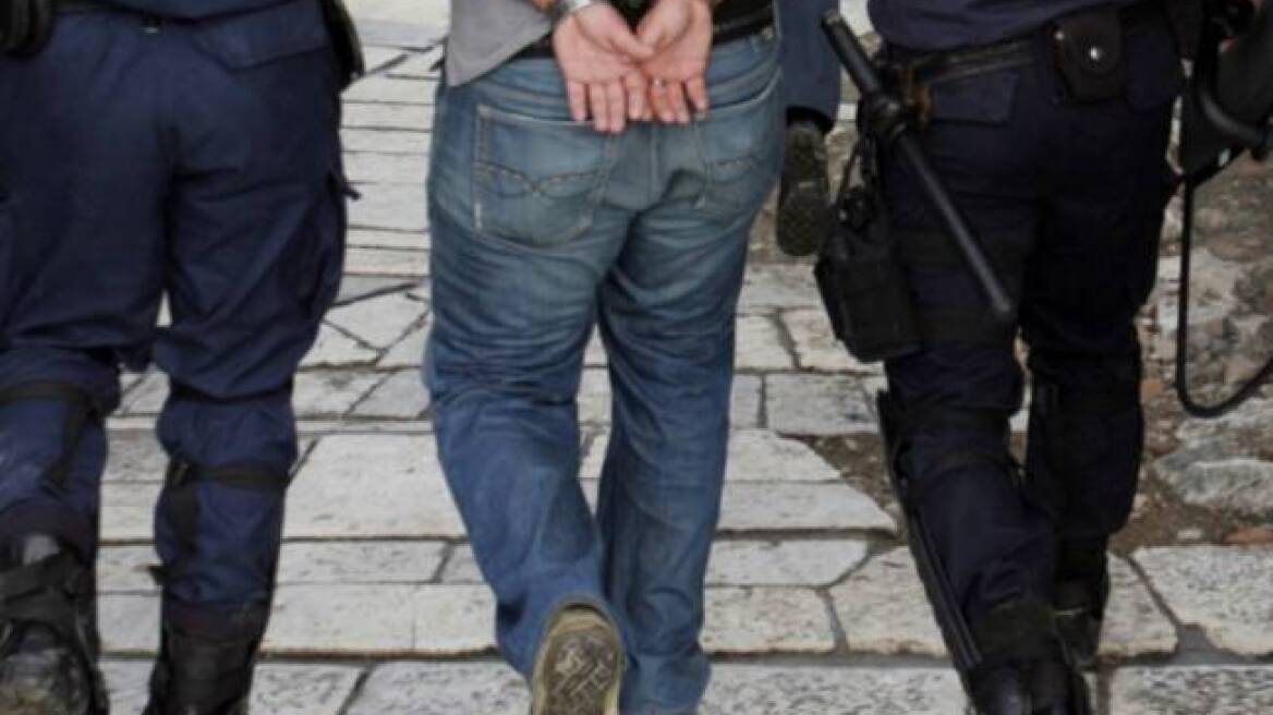 Λάρισα: Δύο συλλήψεις για κλοπή μηχανής 