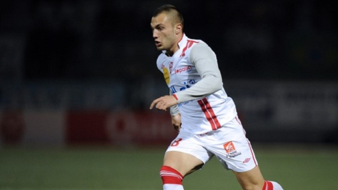 «Κλεισμένος» ο Μολό, κοιτάει Στεβάνοβιτς