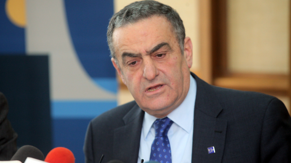 Στην Δικαιοσύνη κατά του Βαξεβάνη ο Αθανασίου 
