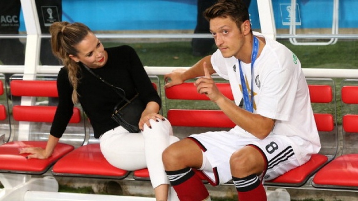 Βίντεο: Έβγαλε… γλώσσα ο Εζίλ