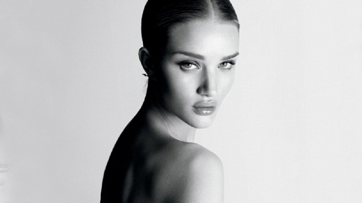 Τόπλες για το περιοδικό  Industrie η Rosie Huntington 