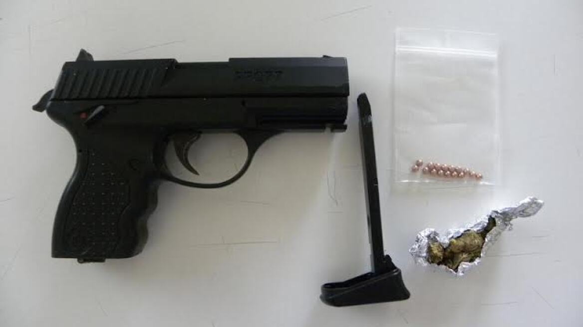 Διακινούσαν λαθραία τσιγάρα στα Τρίκαλα