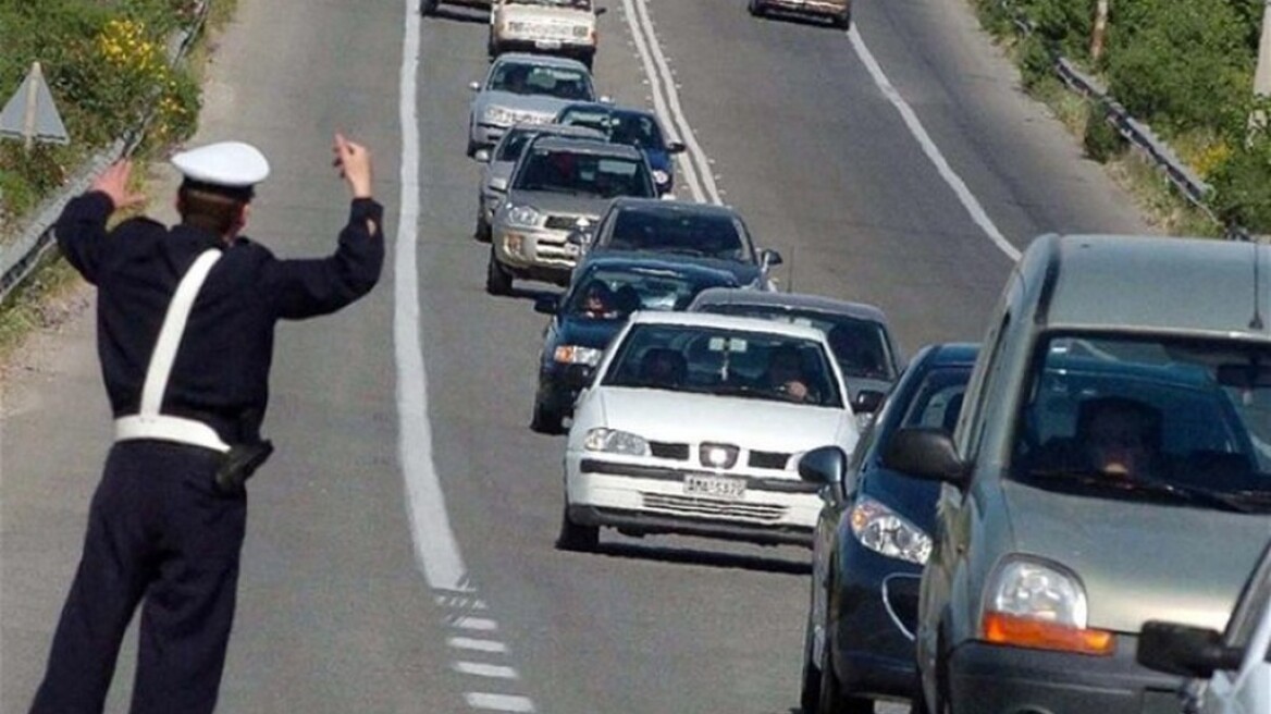 Τρίκαλα: Οι παραβάσεις του ΚΟΚ αποκάλυψαν όπλα και ναρκωτικά