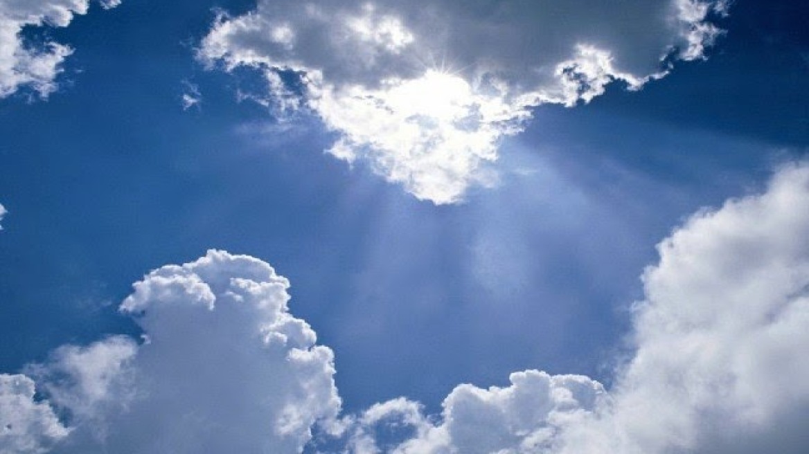 Νεφώσεις και τοπικές βροχές την Κυριακή