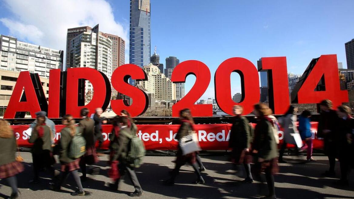 «Βήματα προς ένα κόσμο χωρίς AIDS» στη σκιά της αεροπορικής τραγωδίας