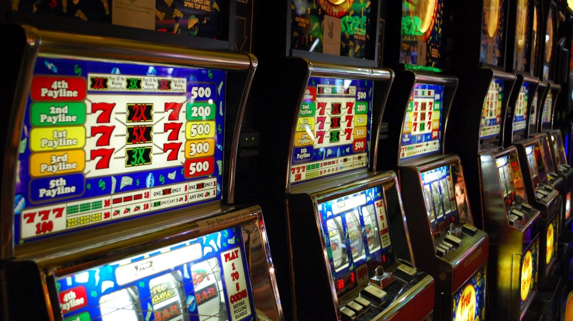 12 δισ. ευρώ «πόνταραν» οι Έλληνες το 2013 σε νόμιμο και παράνομο τζόγο