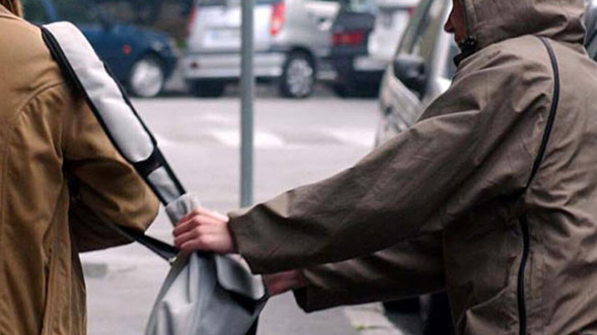 Έπιασαν άλλον αντί για τον τσαντάκια με το ποδήλατο!