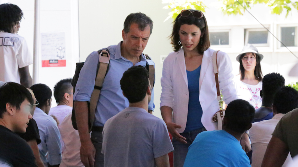 Θεοδωράκης: Να ενισχυθεί η Ελλάδα για να τα βγάλει πέρα με τους πρόσφυγες