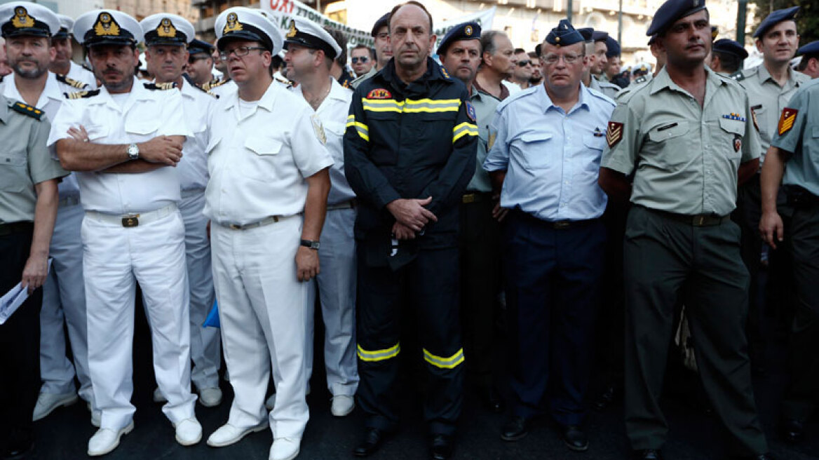 Ενστάσεις από τους ένστολους παρά τη βελτιωτική προσθήκη