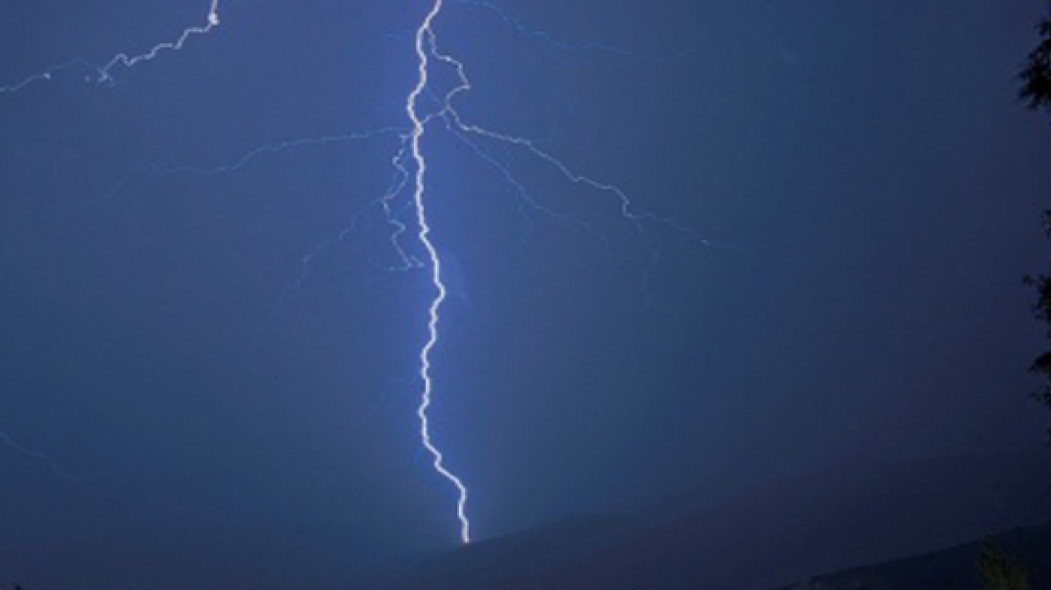 Λάρισα: Νεκρός 22χρονος από κεραυνό