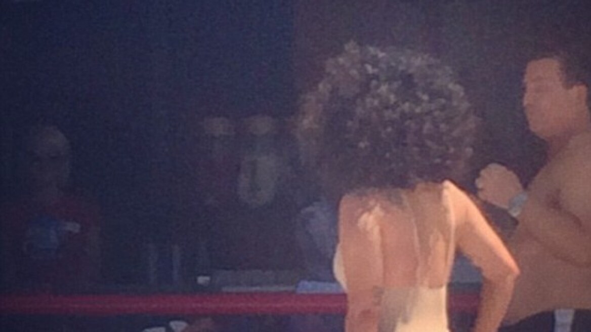 H Lady Gaga σχεδόν «γυμνή» στην πισίνα