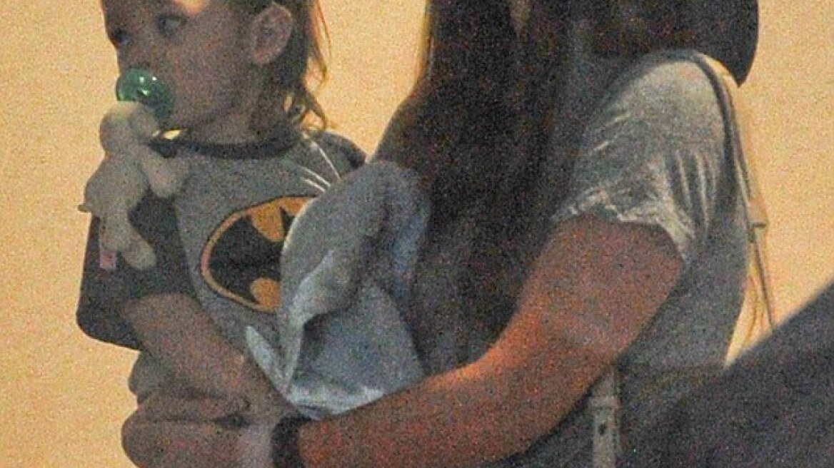Megan Fox: Αγκαλιά με το γιο της Noah