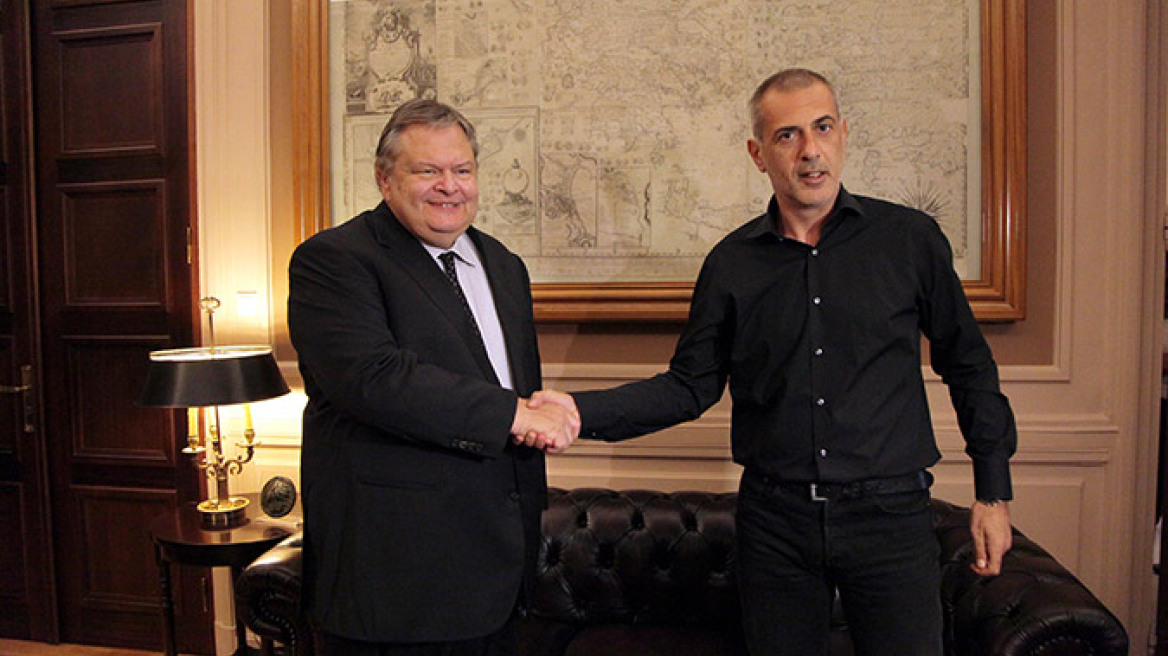 Συνάντηση Βενιζέλου - Μώραλη για τα προβλήματα του Πειραιά