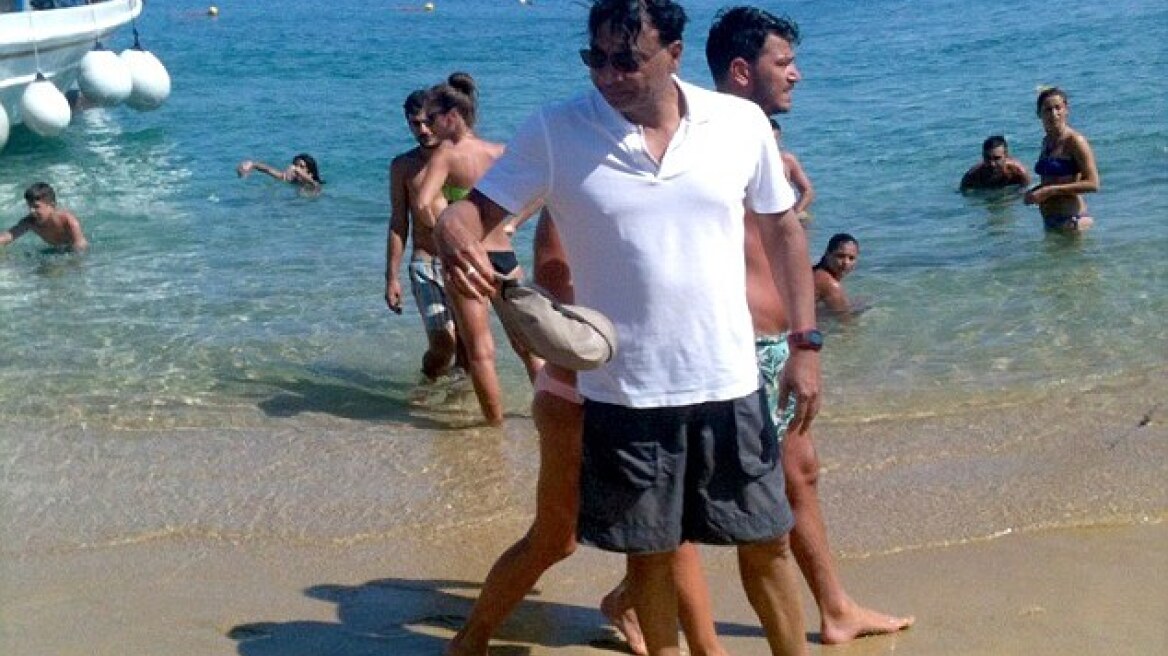 Ποιος είναι ο βαθύπλουτος Ινδός που κάνει βουτιές στη Μύκονο 