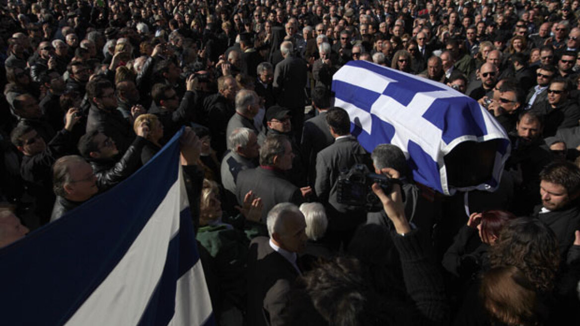 Στη Βουλή η δικογραφία για τους πυροβολισμούς στην κηδεία του Ντερτιλή