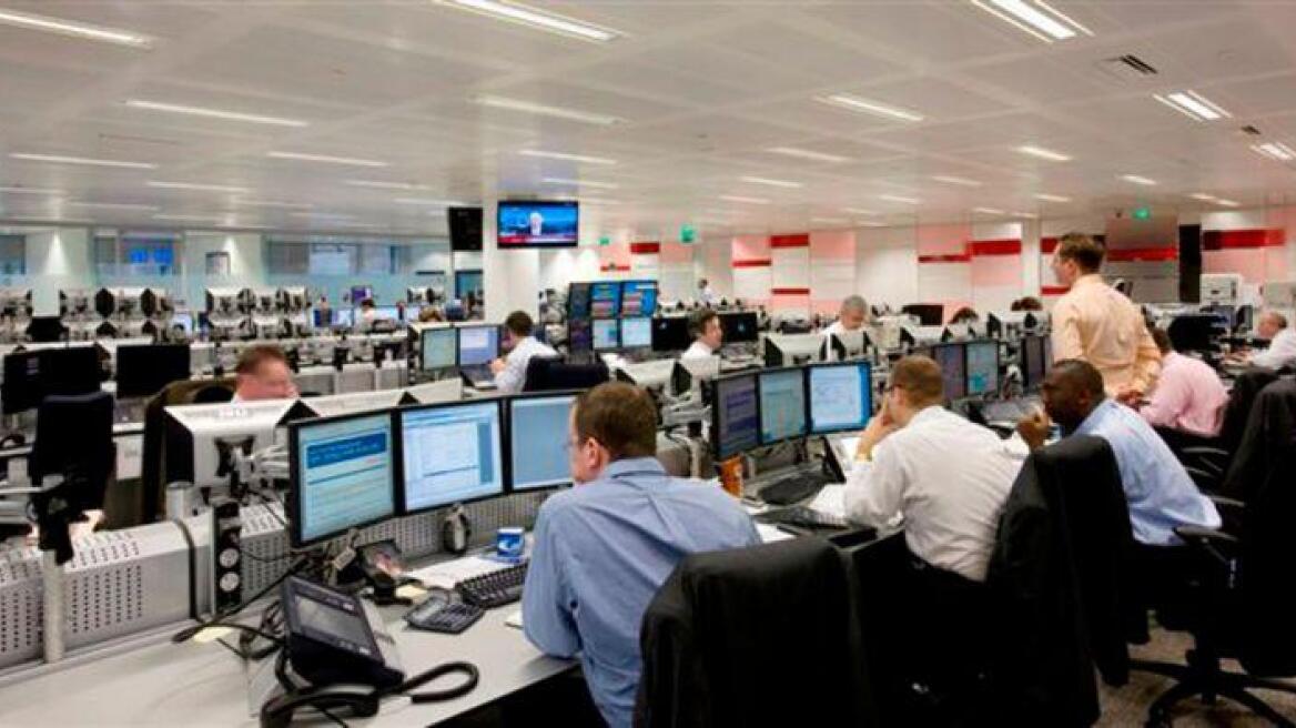 Γιατί τα hedge funds «πείστηκαν» ότι ο Ντράγκι θα ζητήσει κεφάλαια από τις ελληνικές τράπεζες