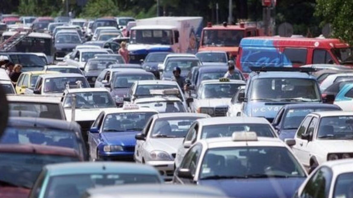 Κανονικά η κυκλοφορία στην εθνική οδό Αθηνών-Λαμίας - Δίπλωσε νταλίκα   