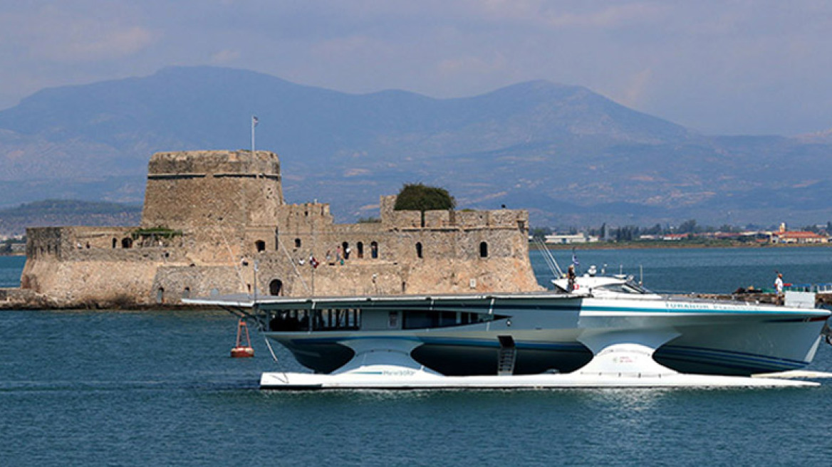 Ναύπλιο: Έφτασε στον προορισμό του το μεγαλύτερο ηλιακό πλεούμενο του κόσμου