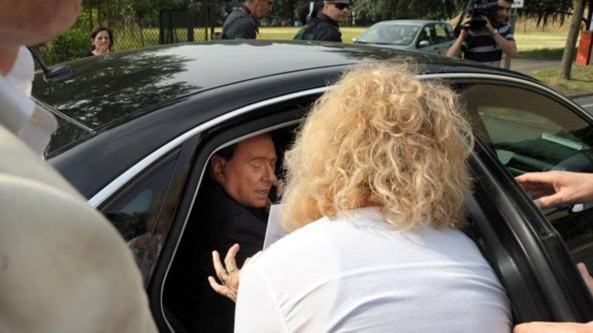 Μπερλουσκόνι: Από τα «φρέσκα» κορίτσια των μπούνγκα-μπούνγκα στις… ώριμες κυρίες