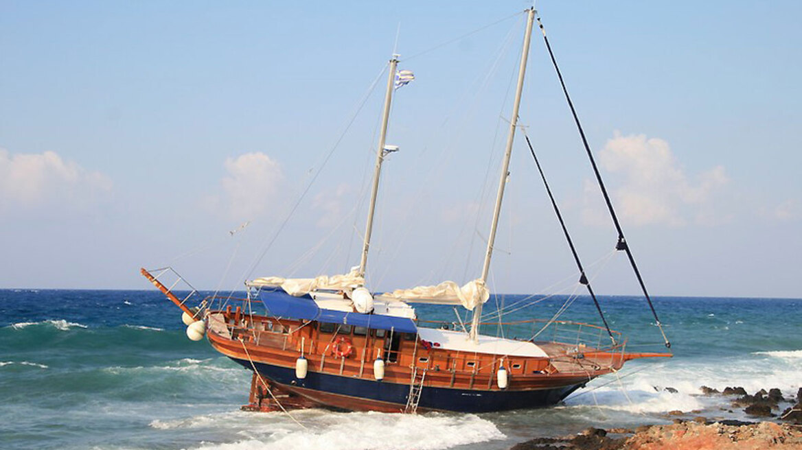 Προσάραξε ιστιοφόρο στους Λειψούς - Καλά στην υγεία τους οι επιβαίνοντες
