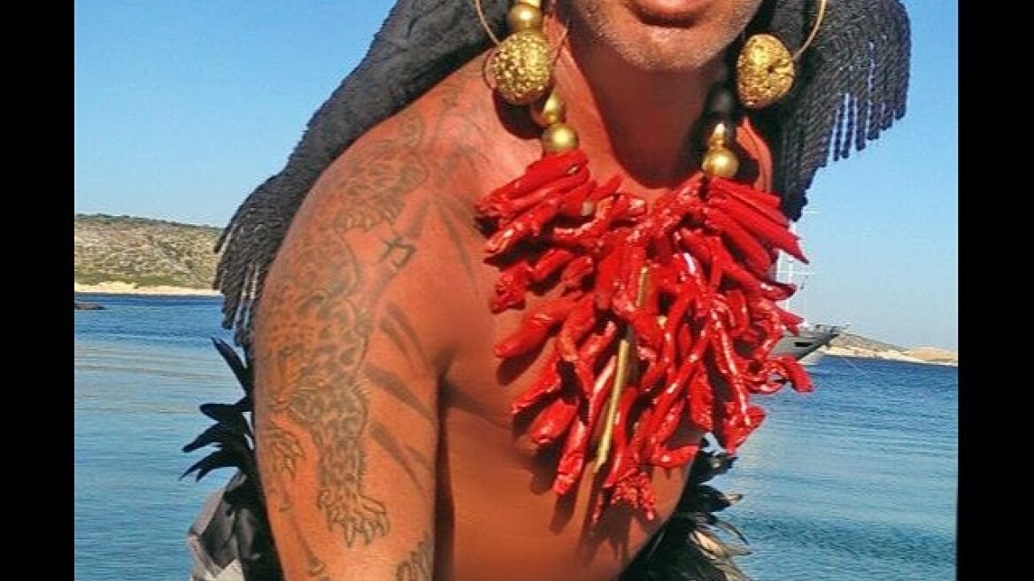 Ο Λάκης Γαβαλάς και τα κοράλλια του!