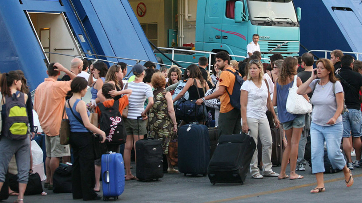 Φεύγουν και οι τελευταίοι από τις πόλεις