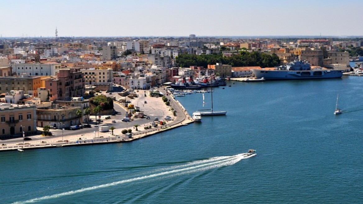 Στο Μπρίντιζι παραμένουν 700 περίπου επιβάτες με προορισμό την Κέρκυρα  