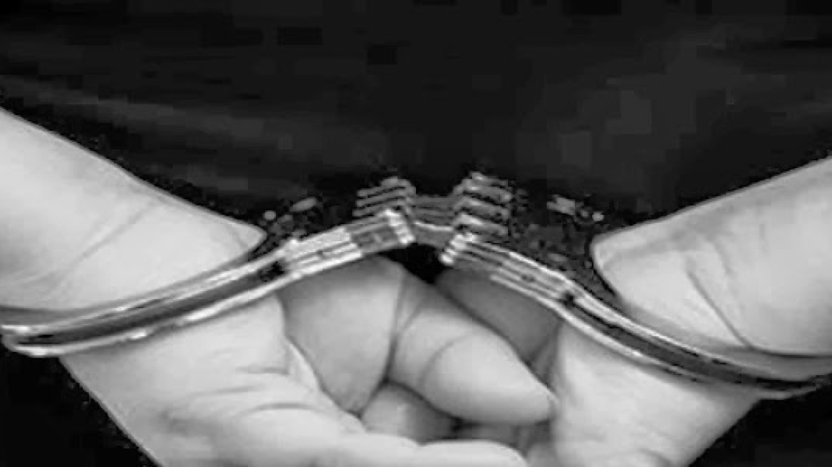 Συνελήφθη 54χρονη για οφειλές προς το δημόσιο που ξεπερνούν το ένα εκατ. ευρώ