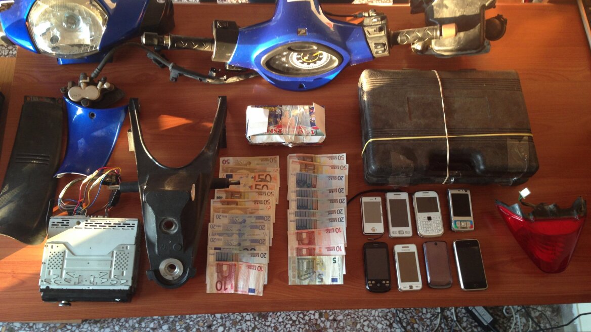 Εξαρθρώθηκαν δύο σπείρες που ρήμαζαν καταστήματα και μηχανές