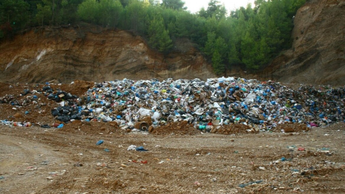 Πού θα δοθούν 785.200 ευρώ για τις ανεξέλεγκτες αποθέσεις «επικίνδυνων αποβλήτων»