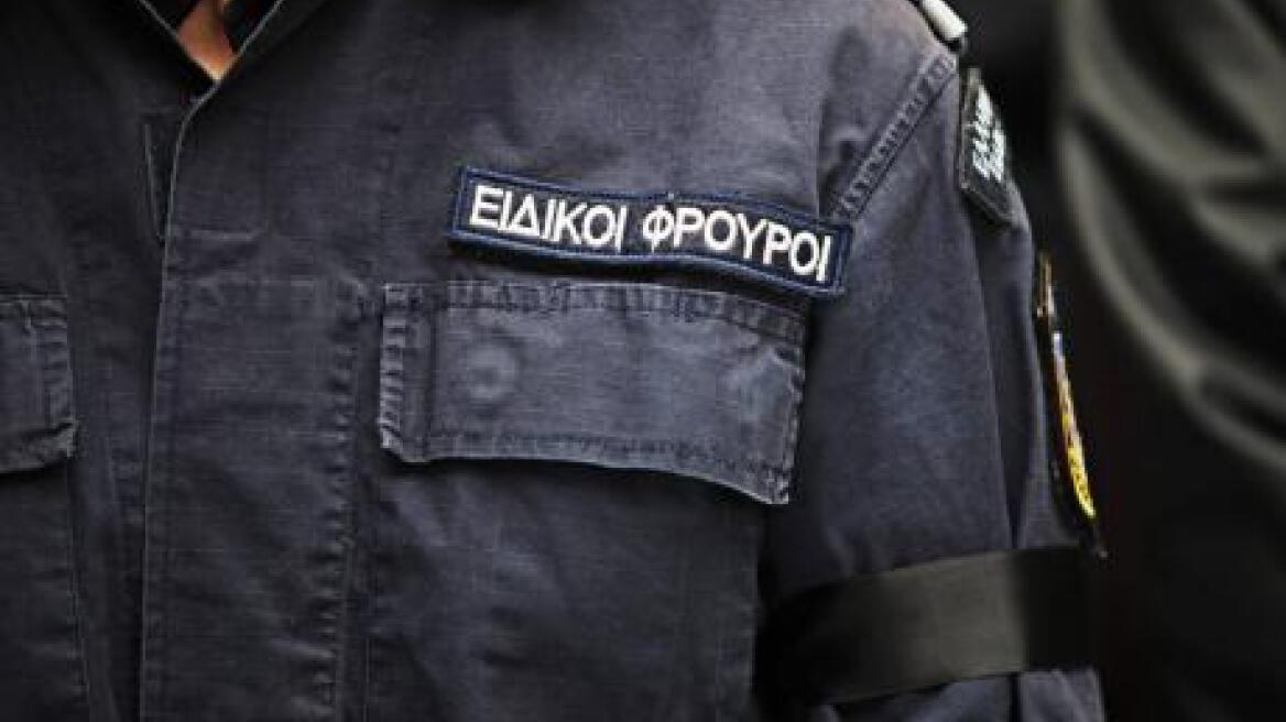 Αμαλιάδα: Ειδικός φρουρός βρήκε επιταγή 176.000 ευρώ και την παρέδωσε