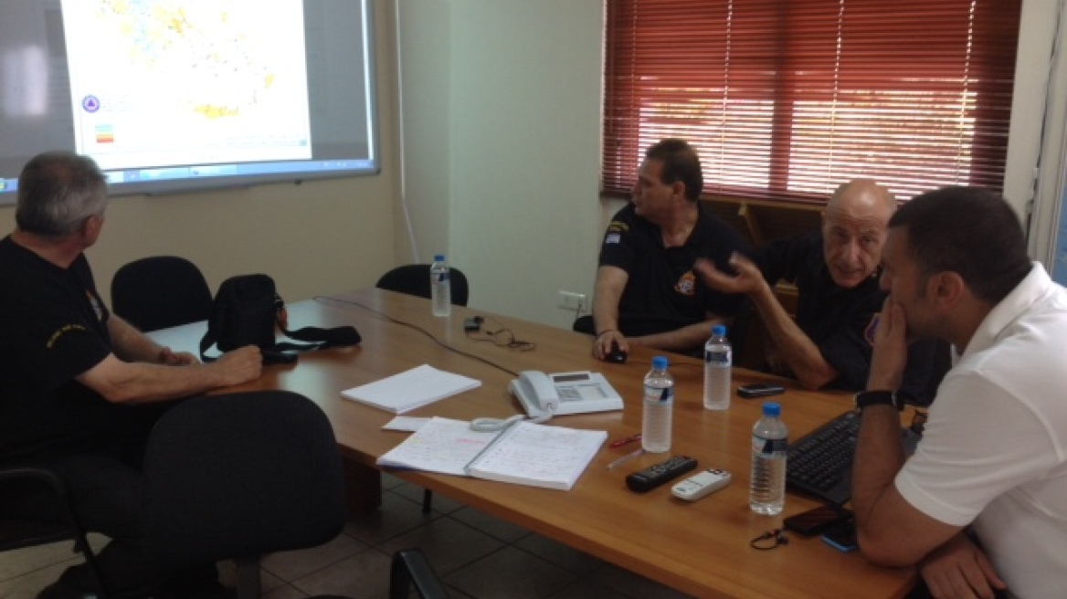 Στο συντονιστικό της πυροσβεστικής ο Κικίλιας