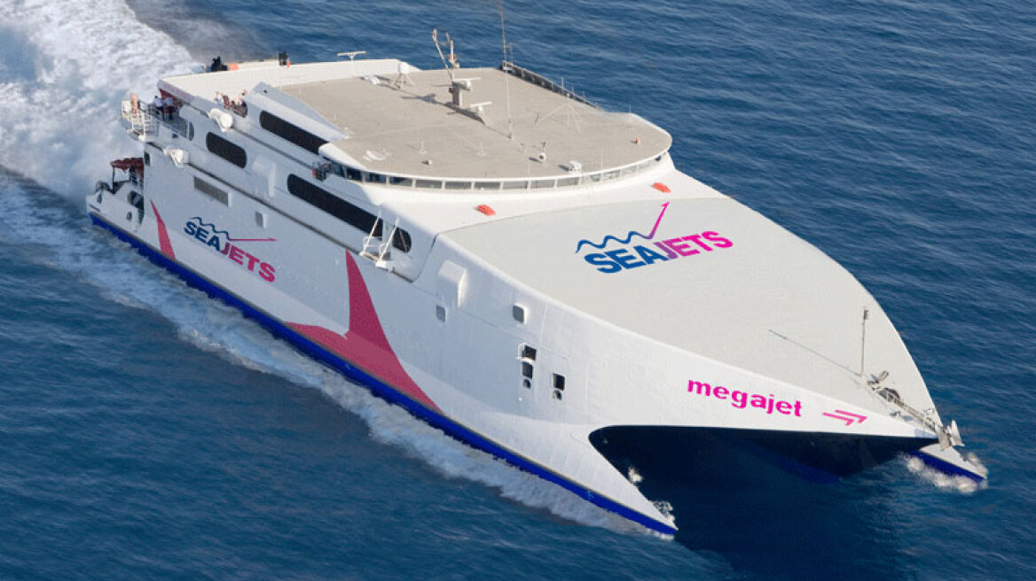 Με 3,5 ώρες καθυστέρηση στο λιμάνι του Πειραιά το Master Jet