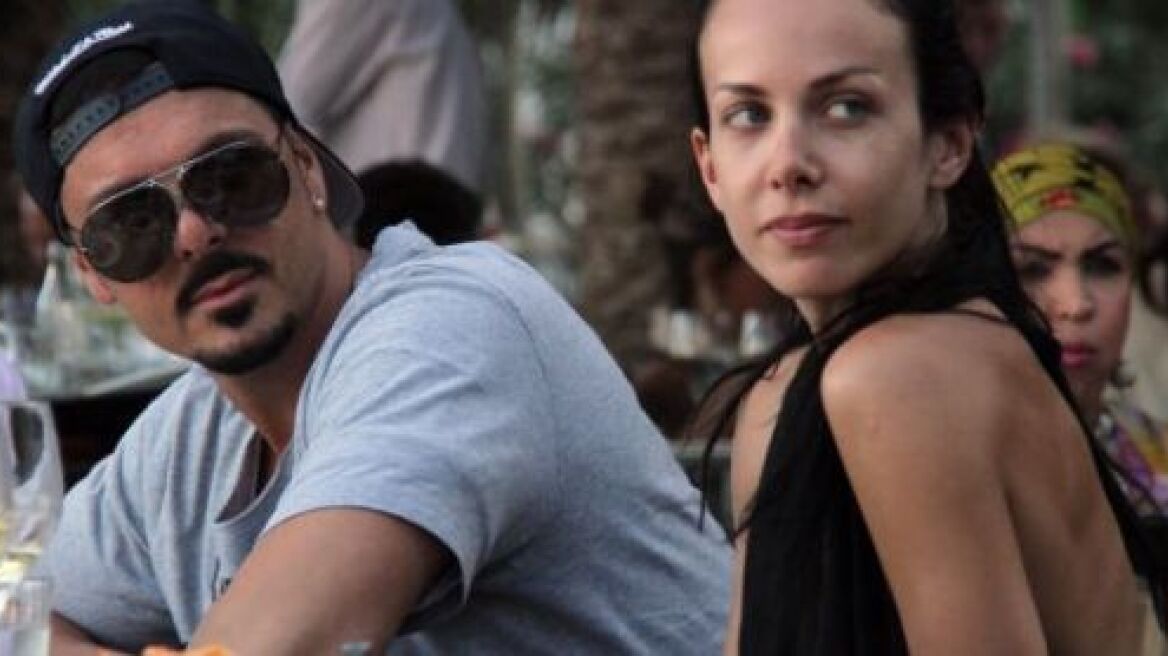 Νίκος Βουρλιώτης - Όλγα Καρπαθάκη: Καλοκαιρινές διακοπές στη Μύκονο 