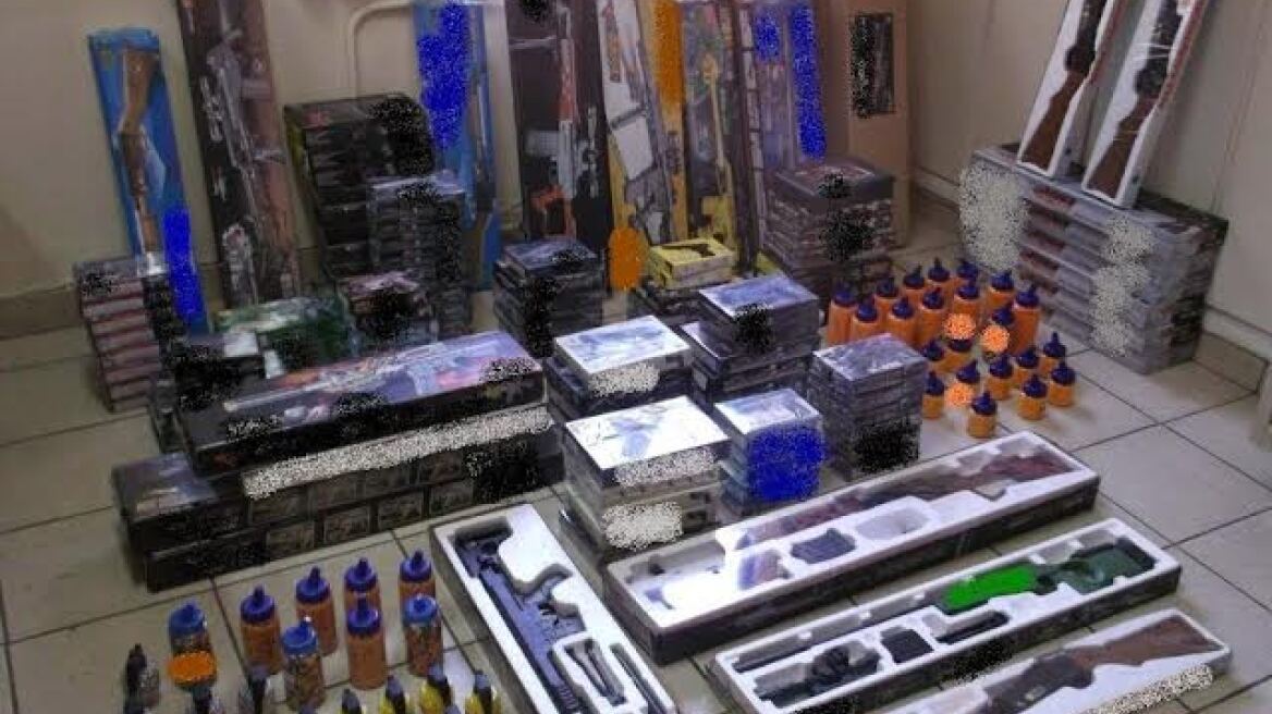 Άγραφα: Πωλούσαν σε παζάρι επικίνδυνα πλαστικά όπλα