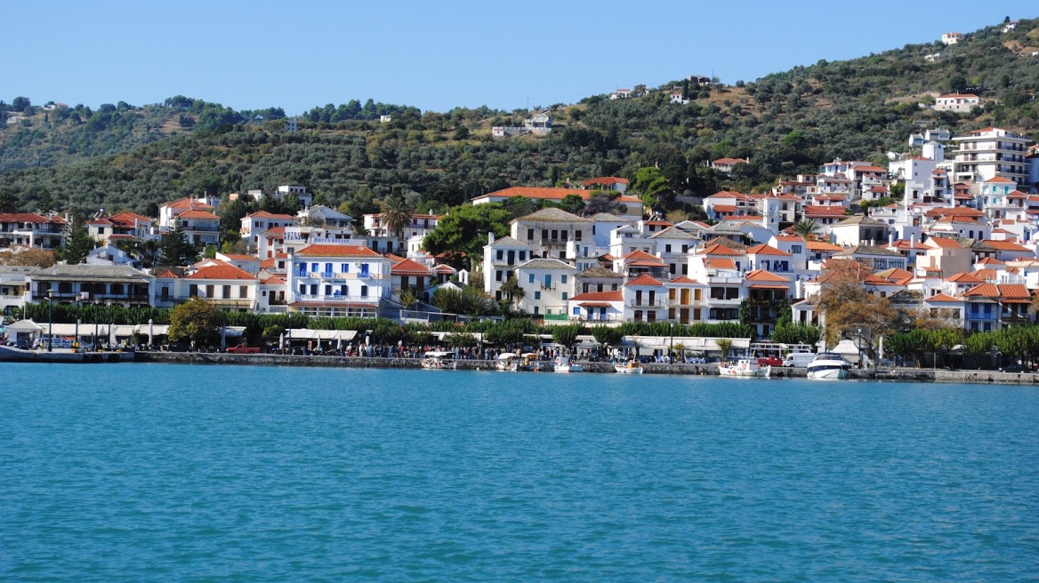 Σκόπελος: Αυτοκίνητο βρέθηκε στη θάλασσα - Σώοι οι δύο επιβαίνοντες