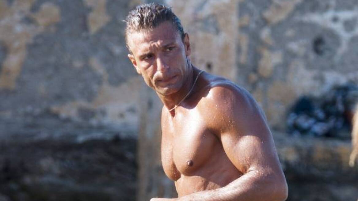 Μόνος στην Μύκονο ο Γιάννης Μαρακάκης 