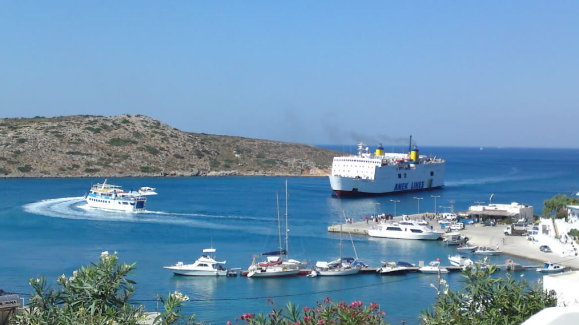 Η μίνι-κρουαζιέρα τελείωσε με βλάβη στη μηχανή του πλοίου