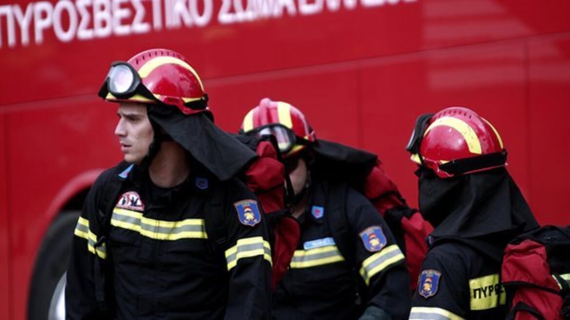 Υπό έλεγχο η πυρκαγιά στο εργοστάσιο στο Κορωπί