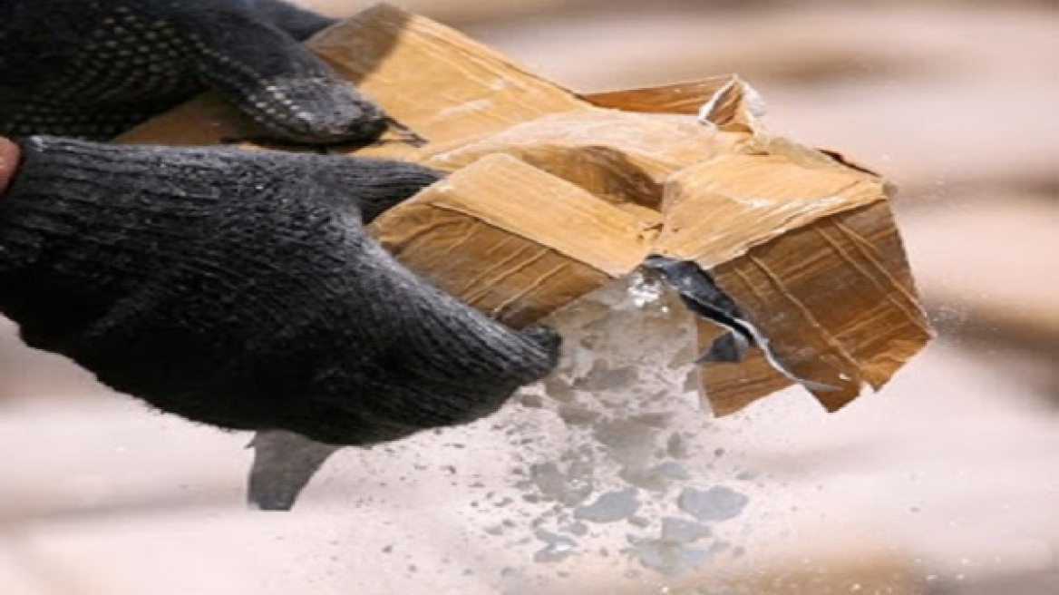 Βόλος: Στο κατάστημά του έκρυβε ηρωίνη και όπλο