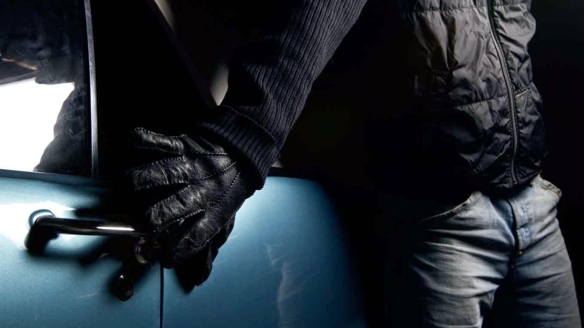 Ρόδος: Άνοιγε αυτοκίνητα στο πάρκινγκ σούπερ μάρκετ