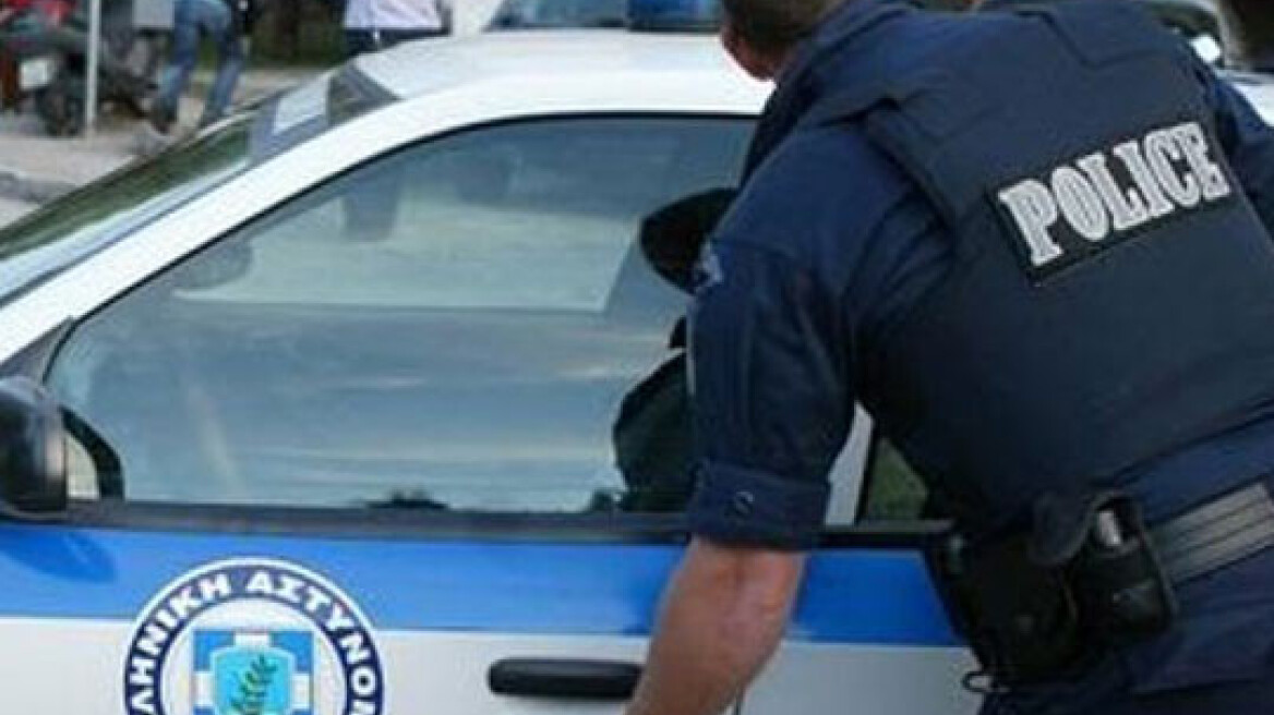 Μεσολόγγι: Διακινούσαν εκατοντάδες ναρκωτικά χάπια και καπνό